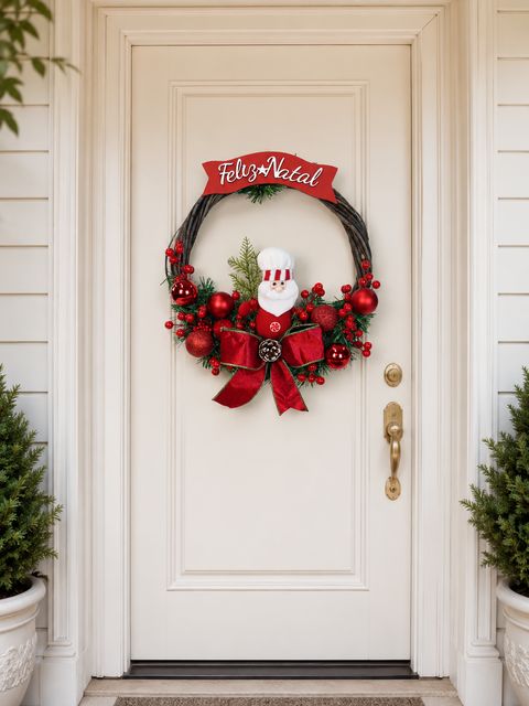 Guirlanda de porta com boneco de neve, laço vermelho e a placa Feliz Natal.